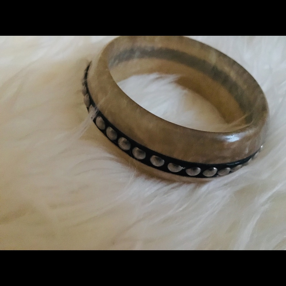 Marbleized studded bangle